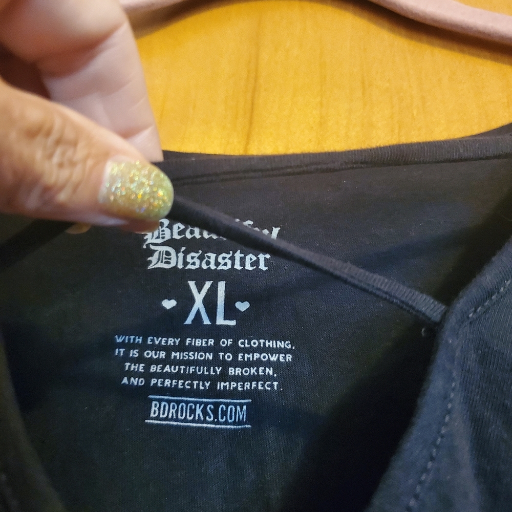 Beautiful Disaster Black Tee XL - Picture 3 of 3